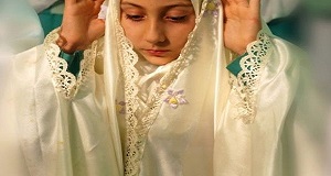 آراسته بودن هنگام نماز و تأثیر آن بر فرزندان