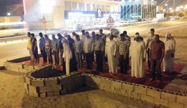 اقامه نماز بحرینی ها در مساجد ویران شده