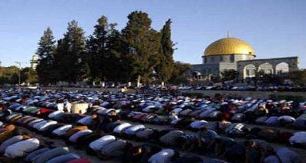 اقامه نماز جمعه ۲۰۰ ساکن بالای ۶۰ سال غزه در مسجدالاقصی