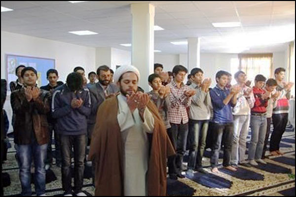 اقامه نماز جماعت در هزار و چهارصد و هفتاد مدرسه آموزش و پرورش استان فارس 