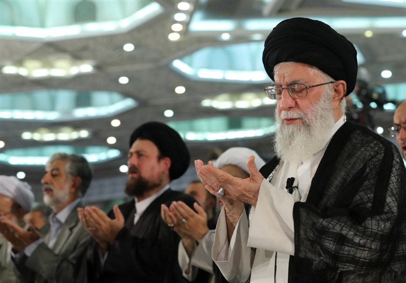 نماز عید سعید فطر بهامامت رهبر انقلاب در مصلای امام خمینی اقامه شد+گزارش تصویری