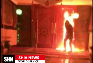 آتش زدن درب یک مسجد در تهران + فیلم