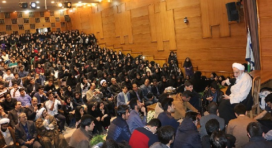 برگزاری نشست مردمی مفسر قرآن و رئیس ستاد اقامه نماز کشور در بندرعباس