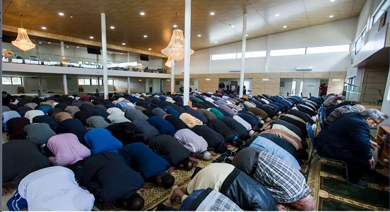 بزرگترین مسجد در پایتخت استرالیا رسما افتتاح شدو نماز جماعت در آن برگزار شد.