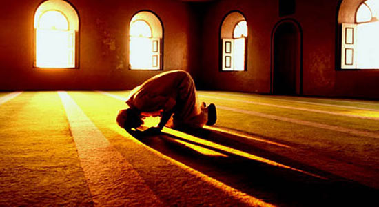 نظر پیامبر(ص) درباره کسانی که نمازشان را آخر وقت و با عجله می‌خوانند