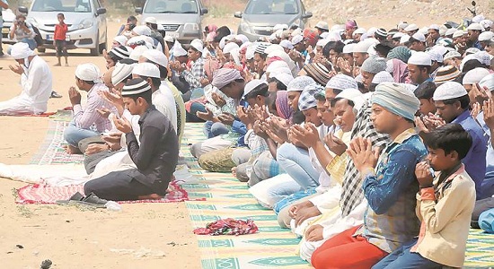 تنها سه شرکت هندی به مسلمانان اجازه نماز خواندن در فضای کارخانه را دادند
