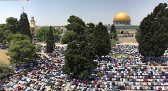 حضور بیش از ۲۵۰ هزار فلسطینی در آخرین نماز جمعه مسجدالاقصی