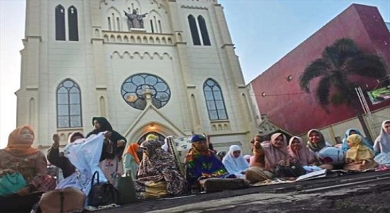 اقامه نماز عید سعید فطر در کلیسایی در مالزی