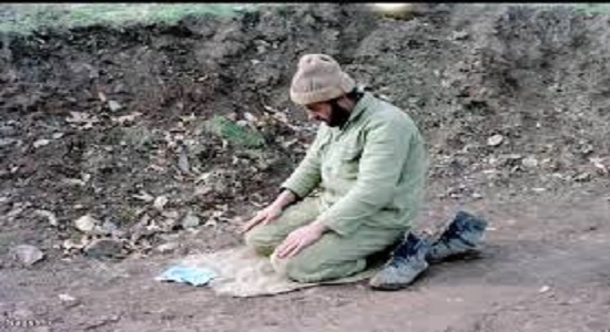 خاطره آخرین نماز شهید حمید باقری در عملیات کربلای 5