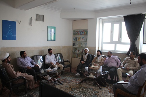 دیدار تعدادی از معاونین بنیاد بین المللی إحیاء فرهنگ خمس با مدیر مرکز تخصصی نماز