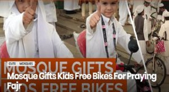 مسجد بنگلور هند به کودکان نمازگزار دوچرخه هدیه داد