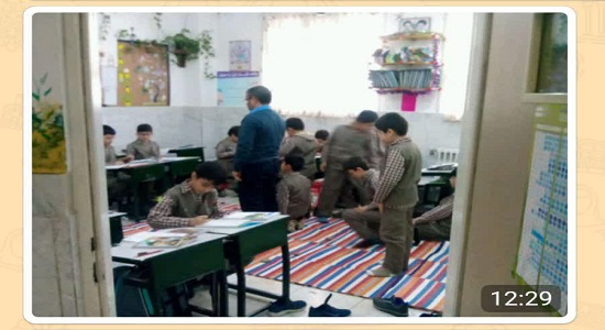 اقامه نماز سر کلاس درس