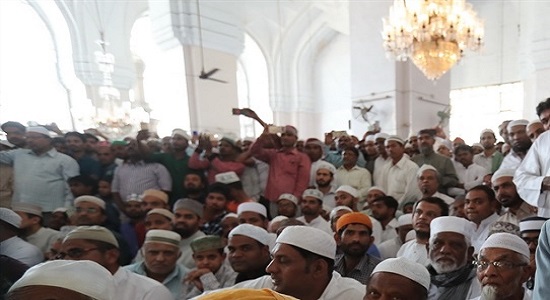 اقامه نماز جمعه در مسجدی که هدف حمله هندوها قرار گرفته است