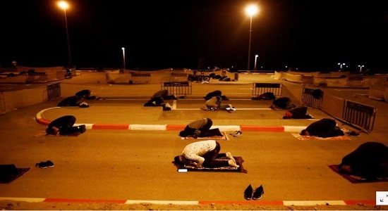 ابتکار مردم فلسطین برای برگزاری نماز جماعت ماه رمضان