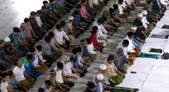 سجاده و ماسک شرط ورود به مسجد اندونزی در ماه رمضان