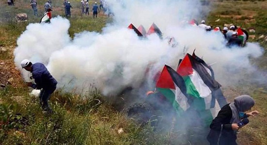 حمله وحشیانه صهیونیستها به نماز جمعه فلسطینی‌ها در کرانه باختری
