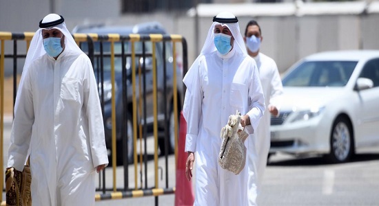نماز جمعه با رعایت پروتکل های بهداشتی در مساجد کویت اقامه می شود