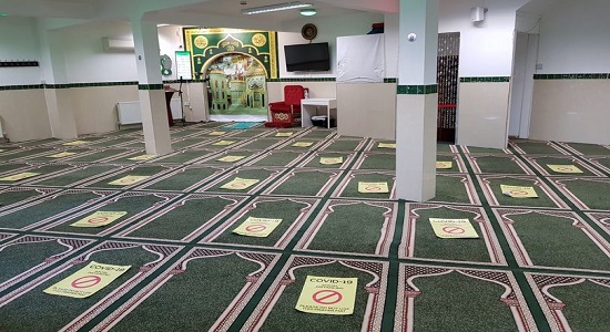 درخواست مسلمانان برای لغو ممنوعیت نمازهای جماعت در مساجد «برکشایر» انگلیس