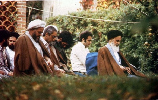 نماز، اهتمام به کار گروهی، پیروزی انقلاب اسلامی