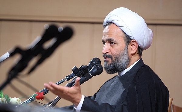 نماز برای آغاز کردن دنیای آدمی است.