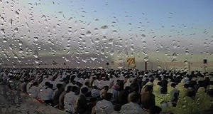 اقامه نماز شکر با بارش باران و برف در خراسان جنوبي 