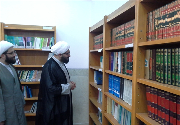 درباره معارف نماز و زیباخوانی نماز باید بیشتر کار کرد