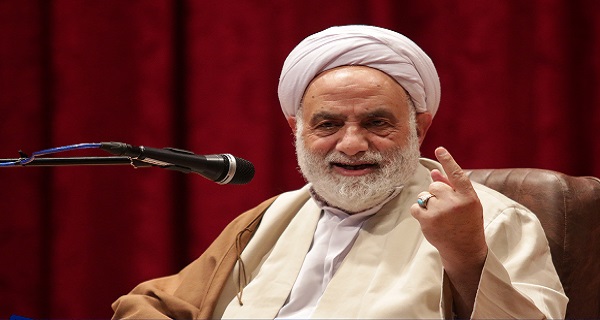 قرائتی: نماز، تنها عبادتی است که باید فریاد زده شود