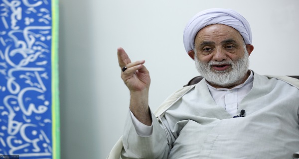 حجت‌الاسلام والمسلمین قرائتی: نماز با بیان اینکه شیوه تبلیغ نماز و زکات رشته تخصصی نیست که عده‌ای به آن بپردازند