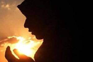 آیا نماز کسی که با نامحرم دوستی می‌کند، قبول است