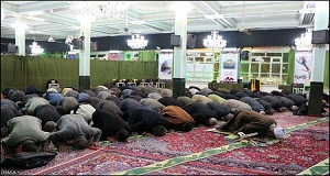 مؤلف و پژوهشگر علوم دینی: نماز جماعت سبب روحیه هم بستگی میان مردم است 