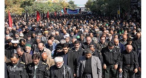 نجوای بندگی زیر سقف آسمان/ اقامه نماز عشق در ظهر عاشورای حسینی 