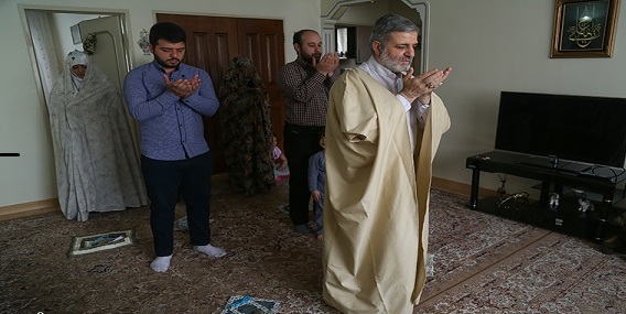 نقش خانواده در ترغیب نماز با تأکید بر روش ها