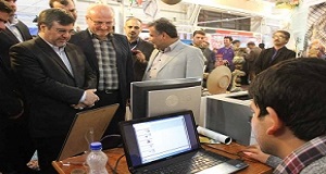 همزمان با برگزاری اجلاس سراسری نماز؛ استاندار قزوین از غرفه بنیاد در نمایشگاه عطر حضور بازدید کرد