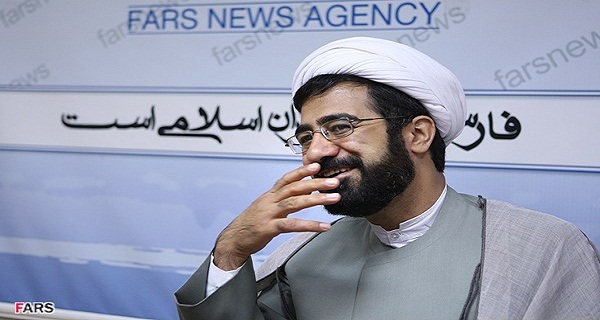 با حضور قائم‌مقام ستاد اقامه نماز از خدمات پنج ساله رئیس مرکز تخصصی نماز در ترویج فرهنگ نماز تجلیل می‌شود.