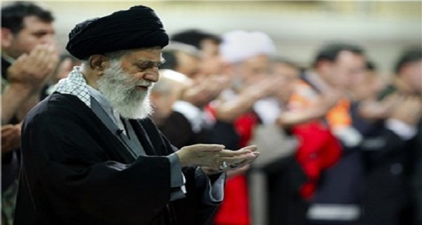 10 نکته شنیدنی از حضرت امام خامنه‌ای (مد ظله) درباره نماز