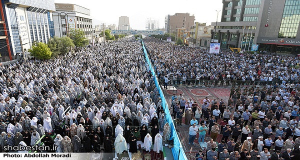 نماز عید حسرت غیبت را به یادمان می آورد