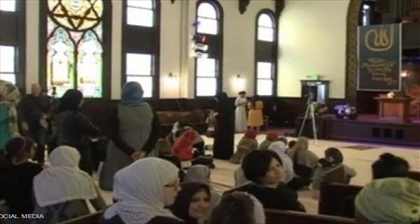 اولين نماز جمعه مخصوص زنان به امامت یک زن! +عکس