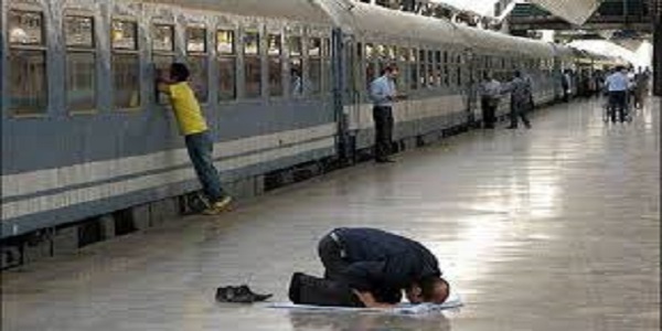 قطارها موظفند برای نماز ۲۰ دقیقه توقف کنند