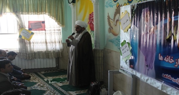 جشن آغاز نماز جماعت در مدارس نهاوند برگزار شد