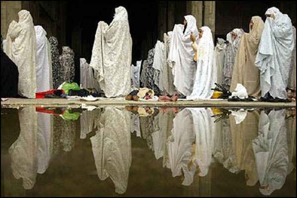 فلسفه نماز، بندگی خدا و سر فرود نیاوردن مقابل معبودهای ساختگی است 