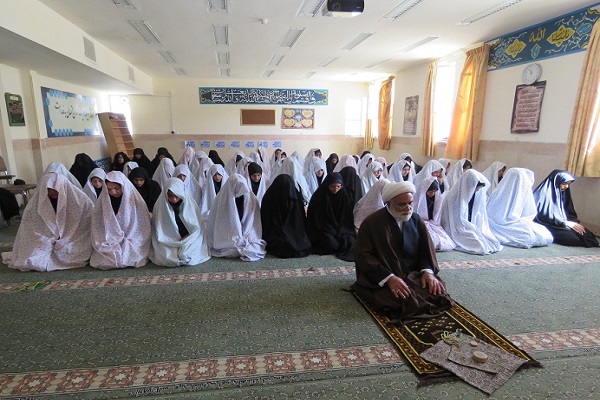بررسی روابط بین عوامل درون مدرسه ای و میزان حضور دانش آموزان پسر پایه اول متوسطه شهر قزوین در نماز جماعت مدارس