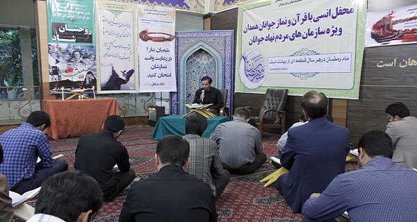 ترویج نماز و تلاوت قرآن اولویت کار تبلیغ برای جوانان باشد 