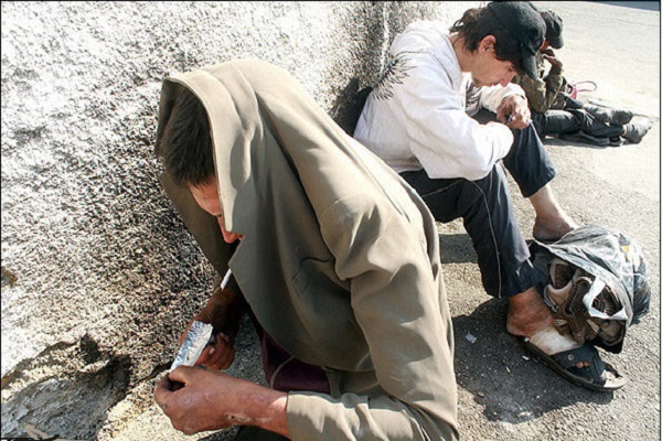 بررسی تاثیر تعهد به اقامه نماز در کاهش میزان مصرف مواد مخدر در بین دانشجویان