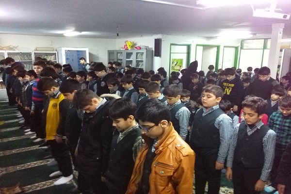 بررسی تاثیر نماز جماعت بر رشد اجتماعی نوجوانان شهرستان تبریز