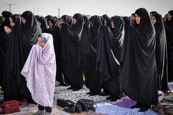 بررسی رابطه بین اقامه نماز جماعت با سلامت روانی و شادکامی زنان