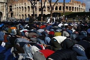 در صورت تعطیلی مساجد، در كلیسا نماز می‌خوانیم