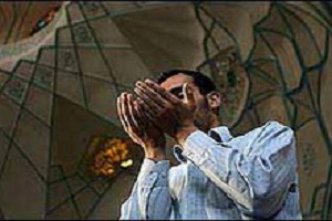 تحقیق  دانشمند آمریکایی در مورد وضعیت بدن انسان هنگام نماز