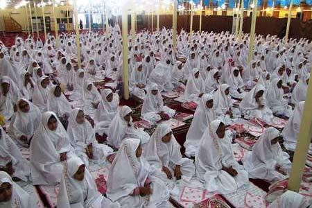  560 دانش آموز دختر قشمی تکلیف خود را جشن گرفتند