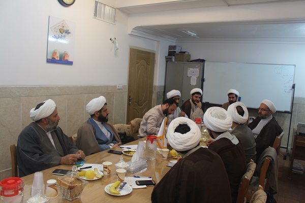 جلسه هم‌اندیشی اساتید دوره یک‌ساله تربیت مدرس معارف نماز در مرکز تخصصی نماز برگزار شد.