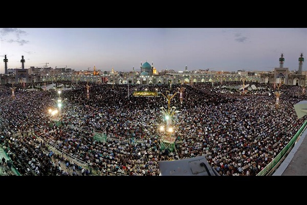 گزارش تصویری نماز شب ولادت امام رضا(ع)  در حرم رضوی